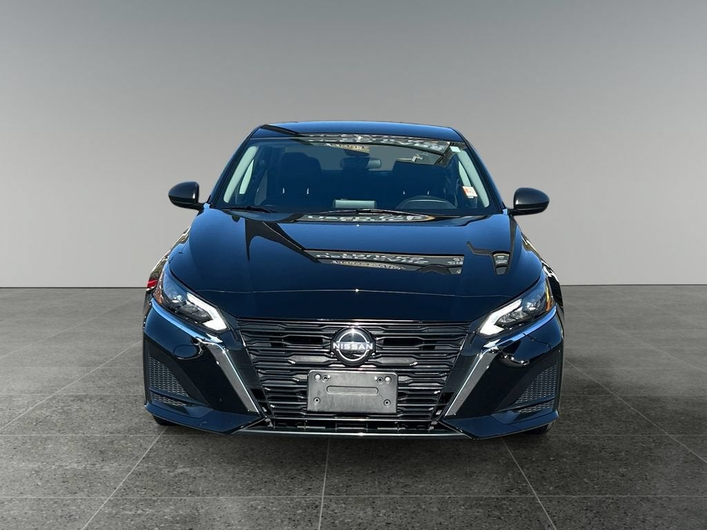 2025 Nissan Altima — side profile view