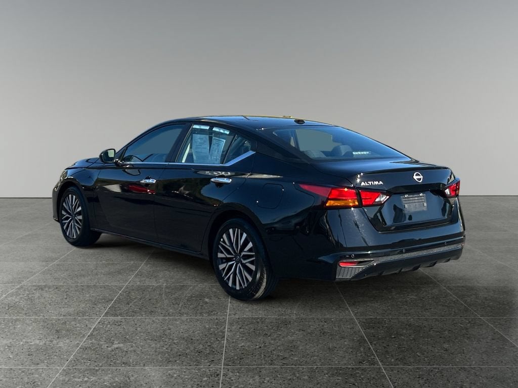 2025 Nissan Altima — detail view