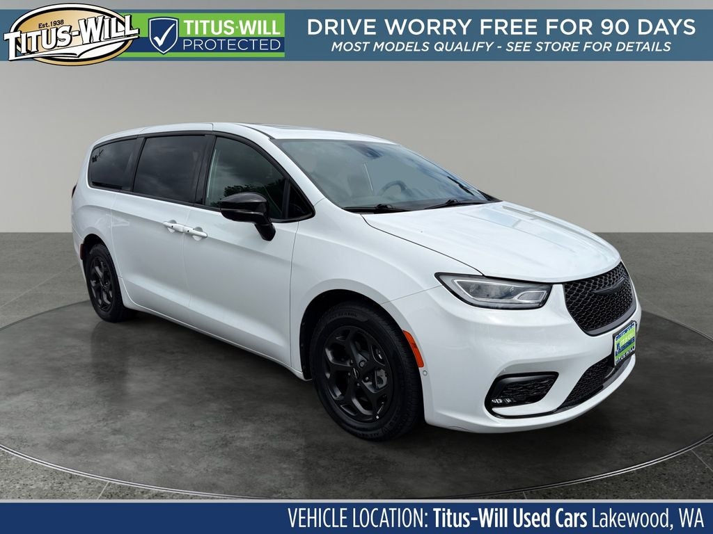 2023 Chrysler Pacifica Hybrid Limited in Bright White Clearcoat — front three-quarter view