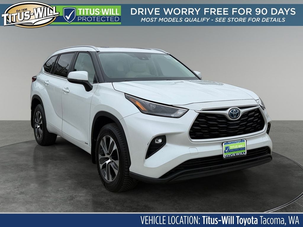 2023 Toyota Highlander Hybrid XLE in Wind Chill Pearl — front three-quarter view